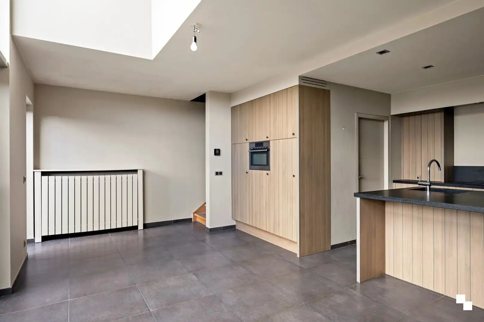 Instapklare woning met drie slaapkamers en achteruitweg foto 6