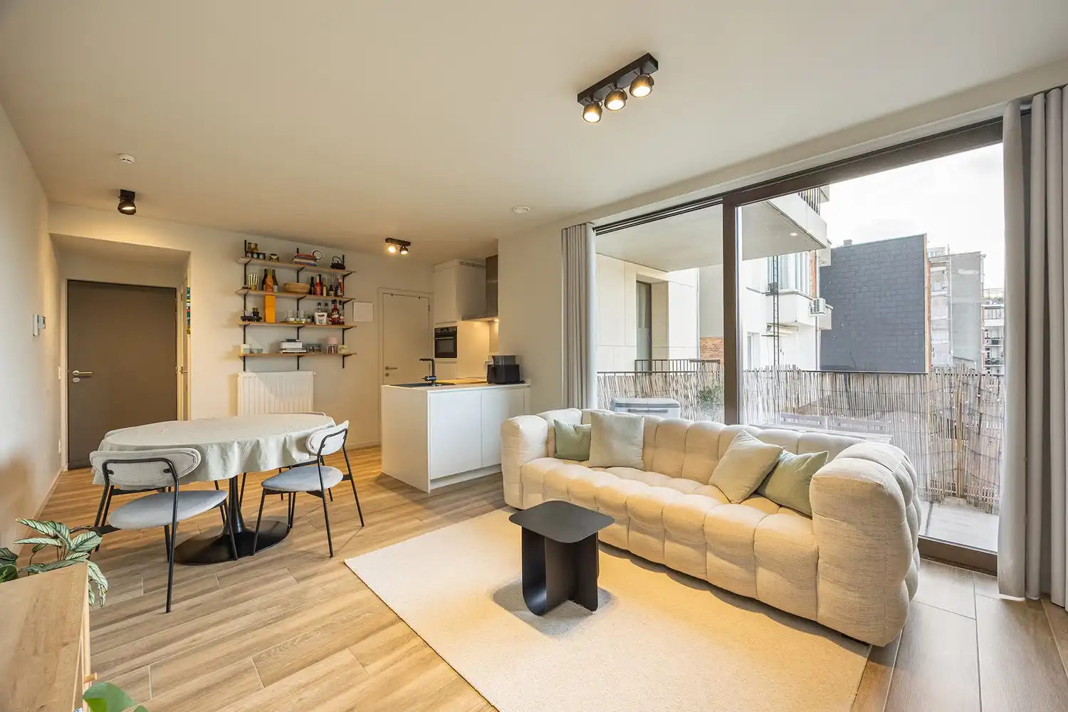 Recent 1 slpk appartement met ruim terras foto 3