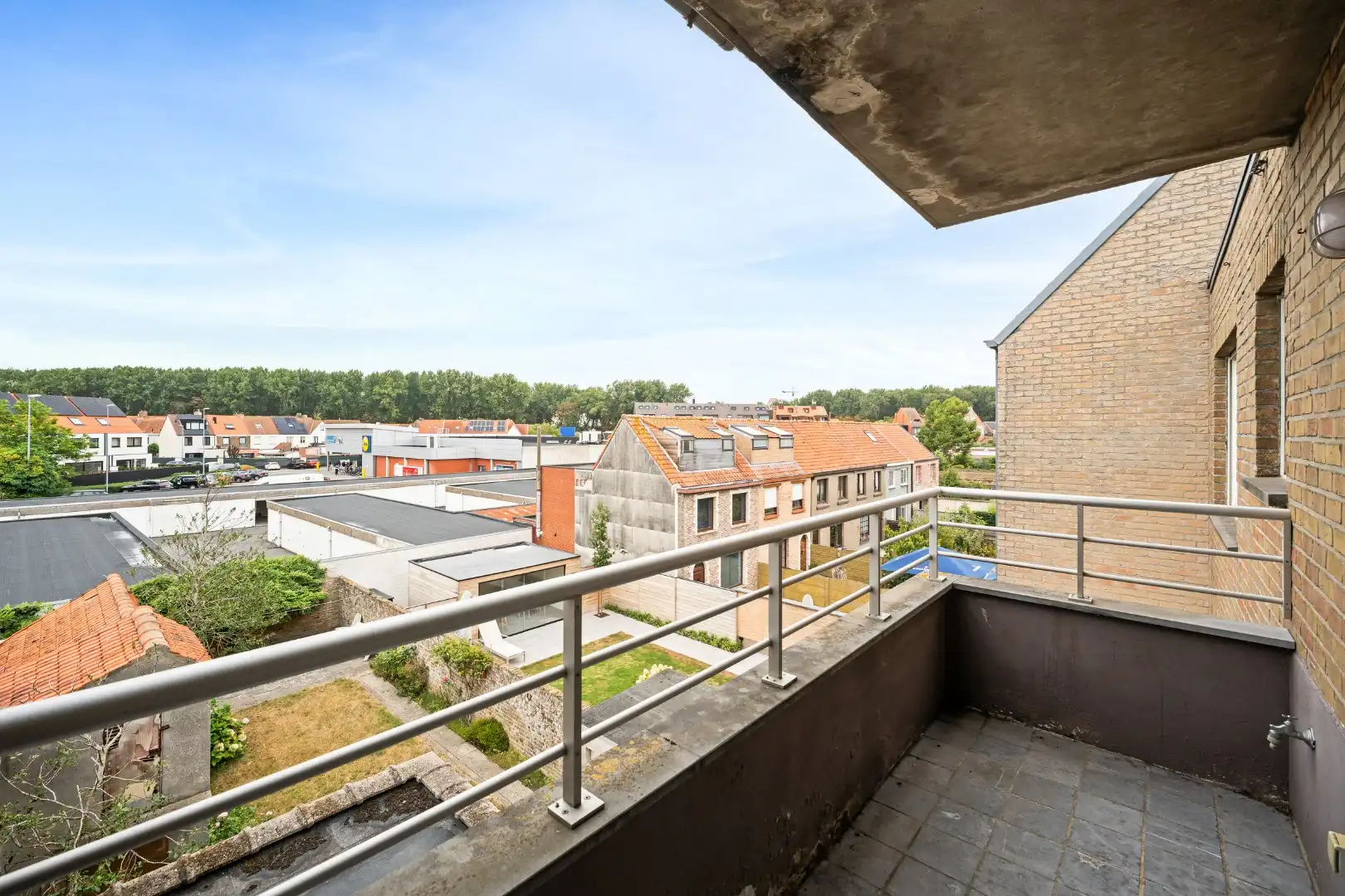 Instapklaar en lichtrijk appartement met terras in het centrum van Heist. foto 11