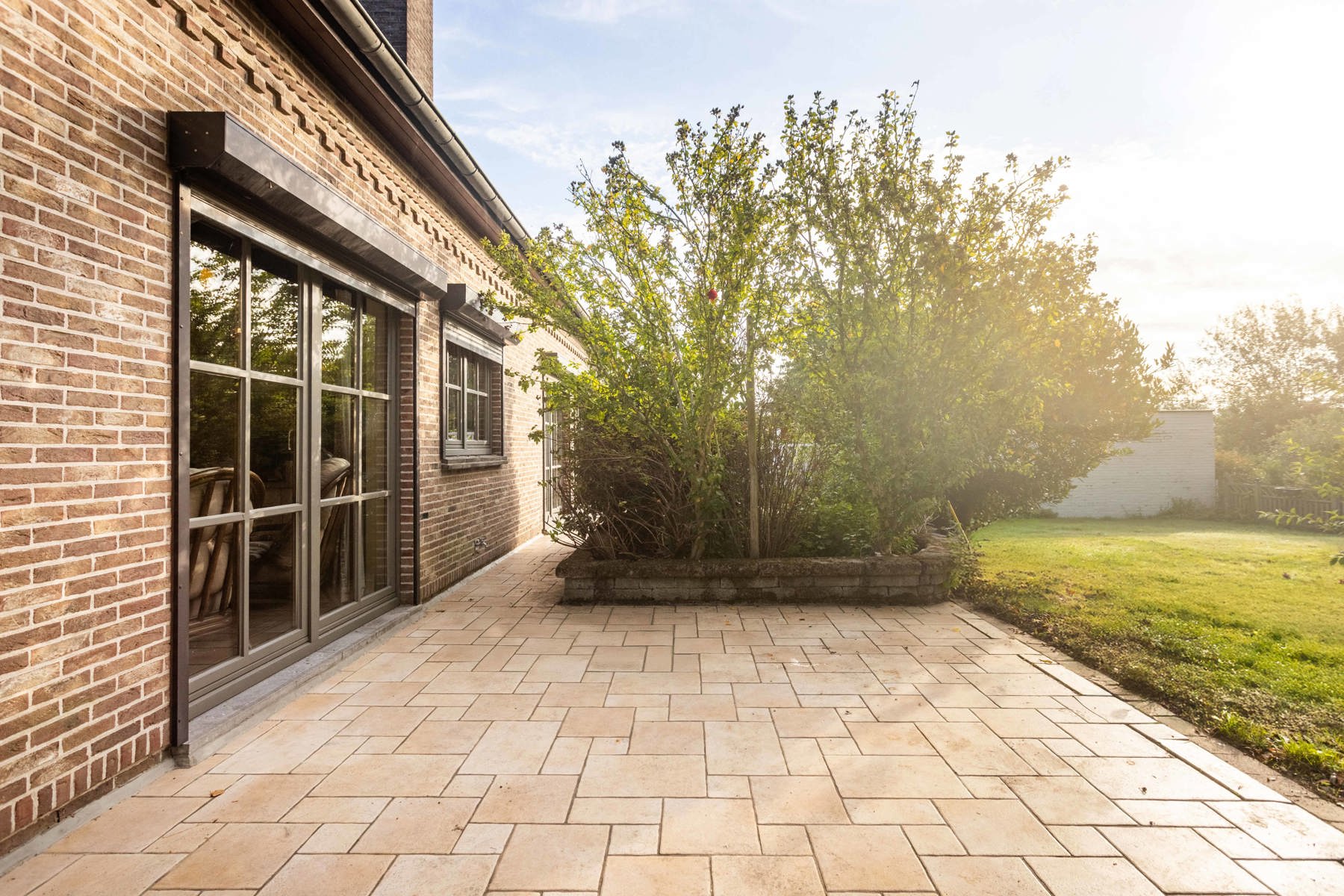 Ruime open bebouwing op rustige locatie foto 26