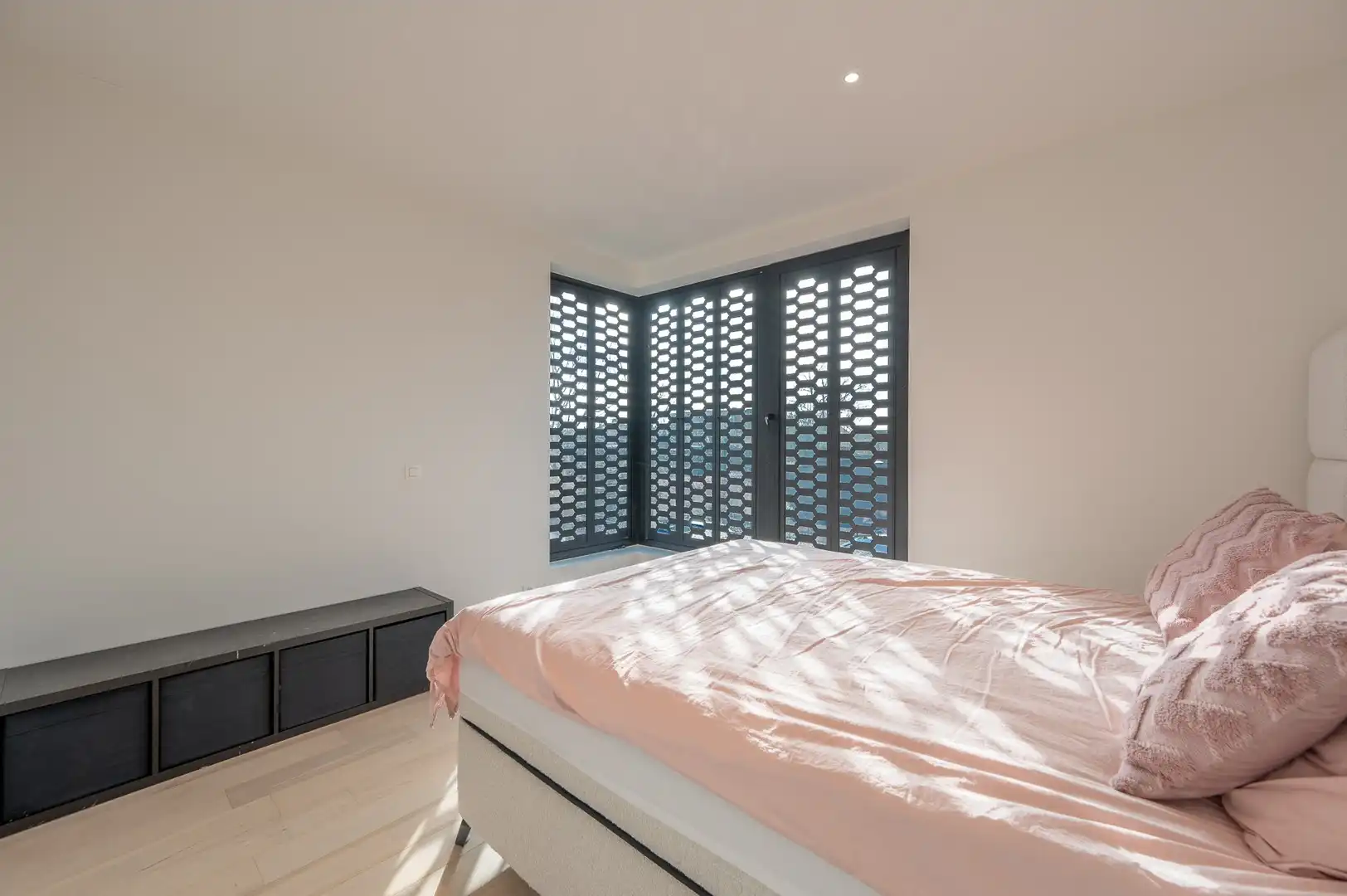 Alleenstaande moderne villa gelegen in een rustige residentiële omgeving te Knokke foto 16