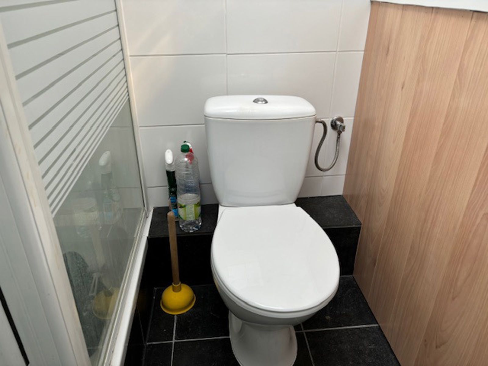 Woning met zij ingang en een prachtig zicht op de sportvelden te Landen foto 11