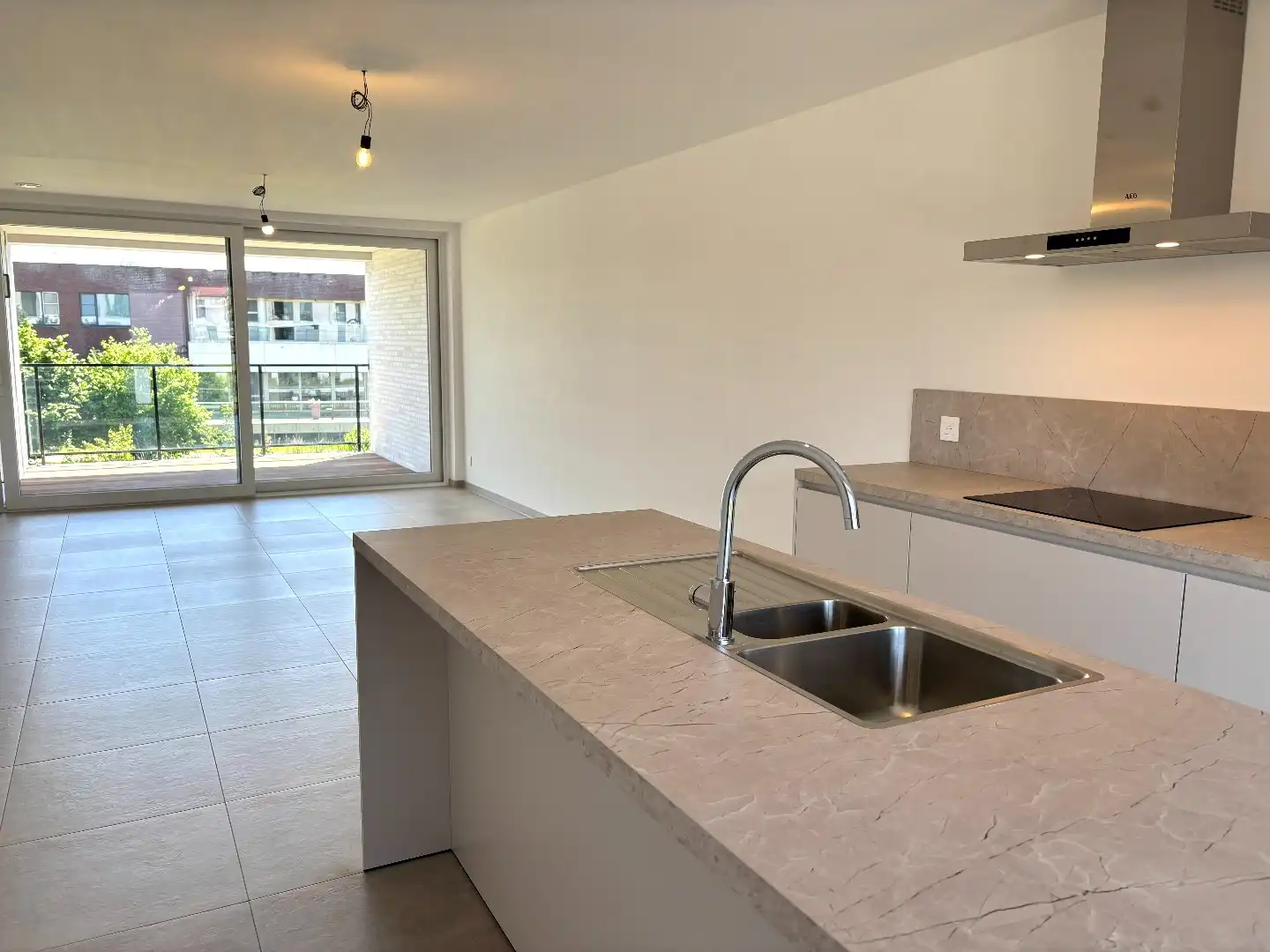 Prachtig nieuwbouwappartement met garage en groot terras! foto 5