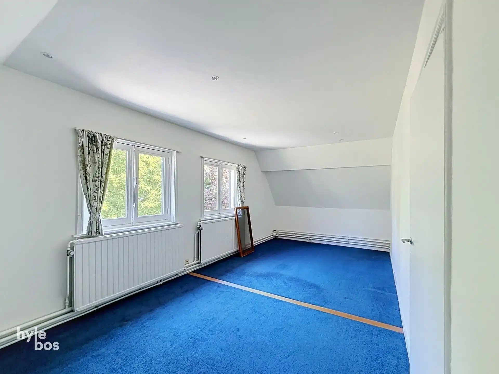 Ruime open bebouwing met zeer grote tuin foto 18