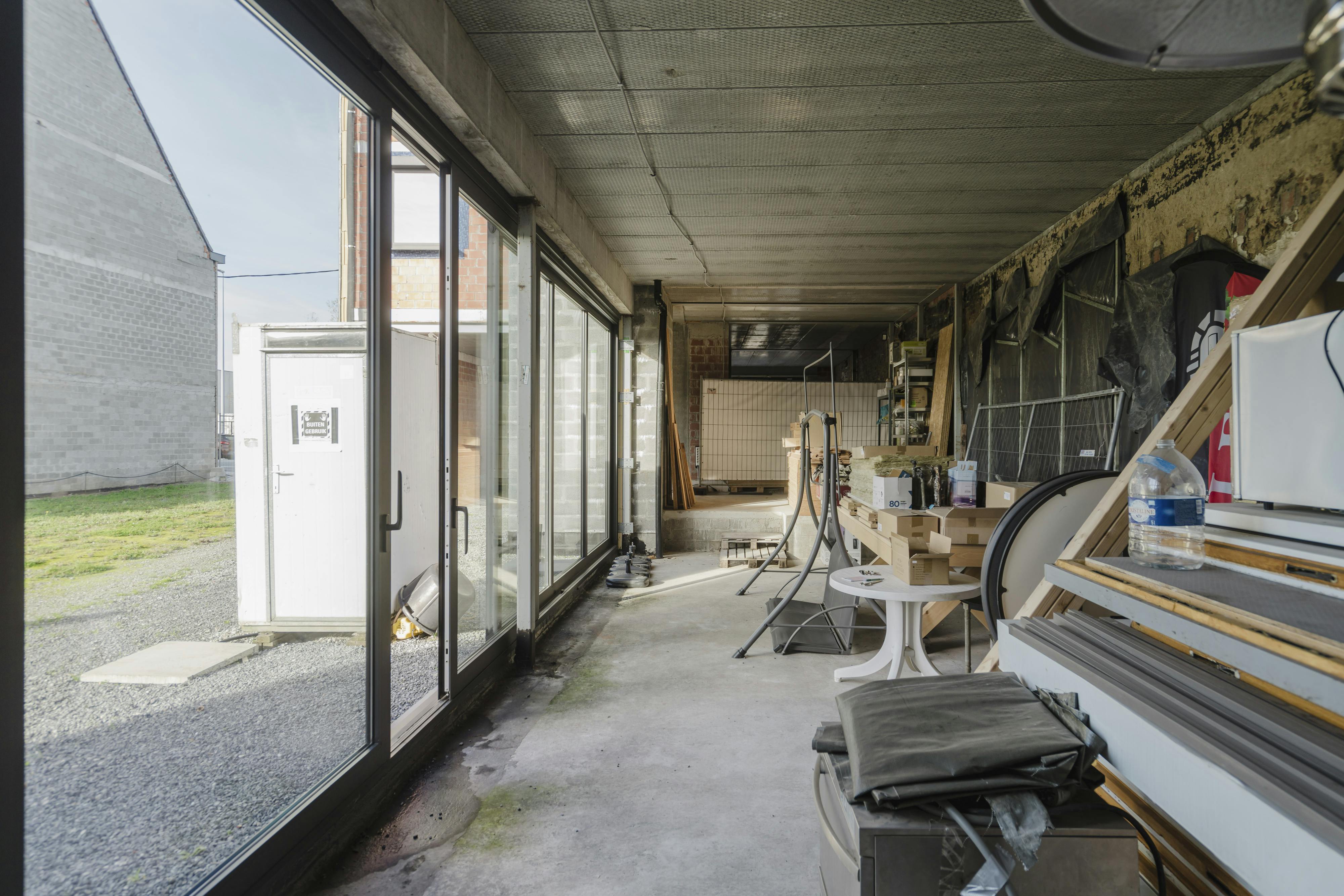 Opbrengsteigendom met handelspand en 2 appartementen te koop in Wevelgem foto 5