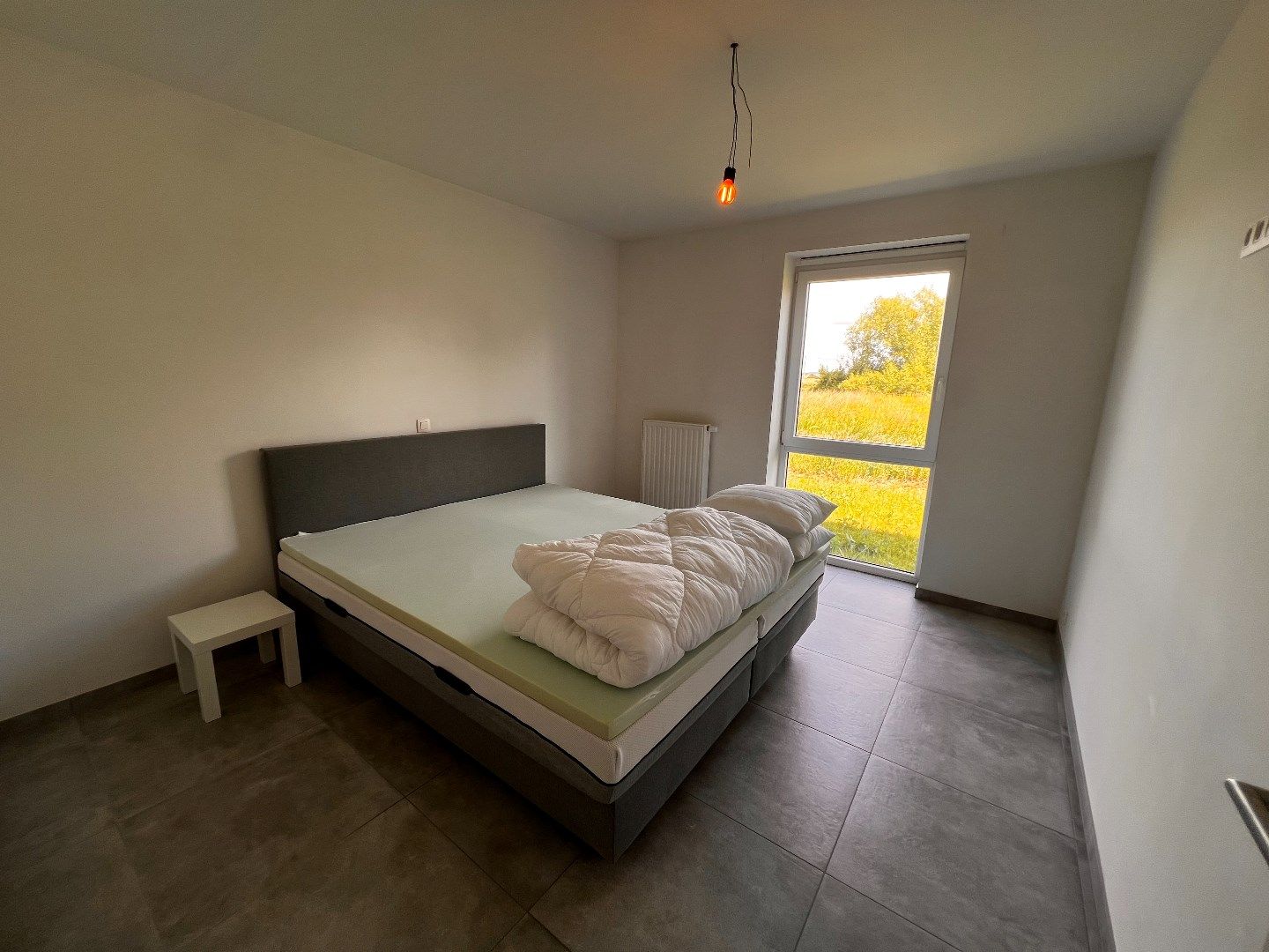 GELIJKVLOERS APPARTEMENT MET 2 SLAAPKAMERS, TERRAS EN GARAGE IN IEPER foto 7