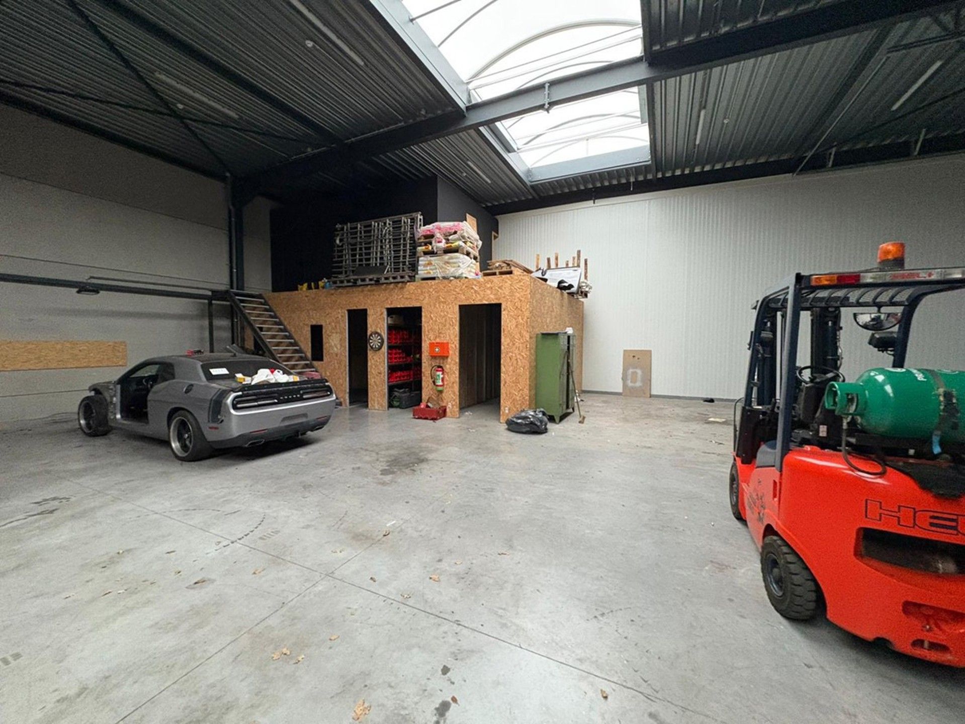 Moderne KMO unit (430m²) te huur. foto 4