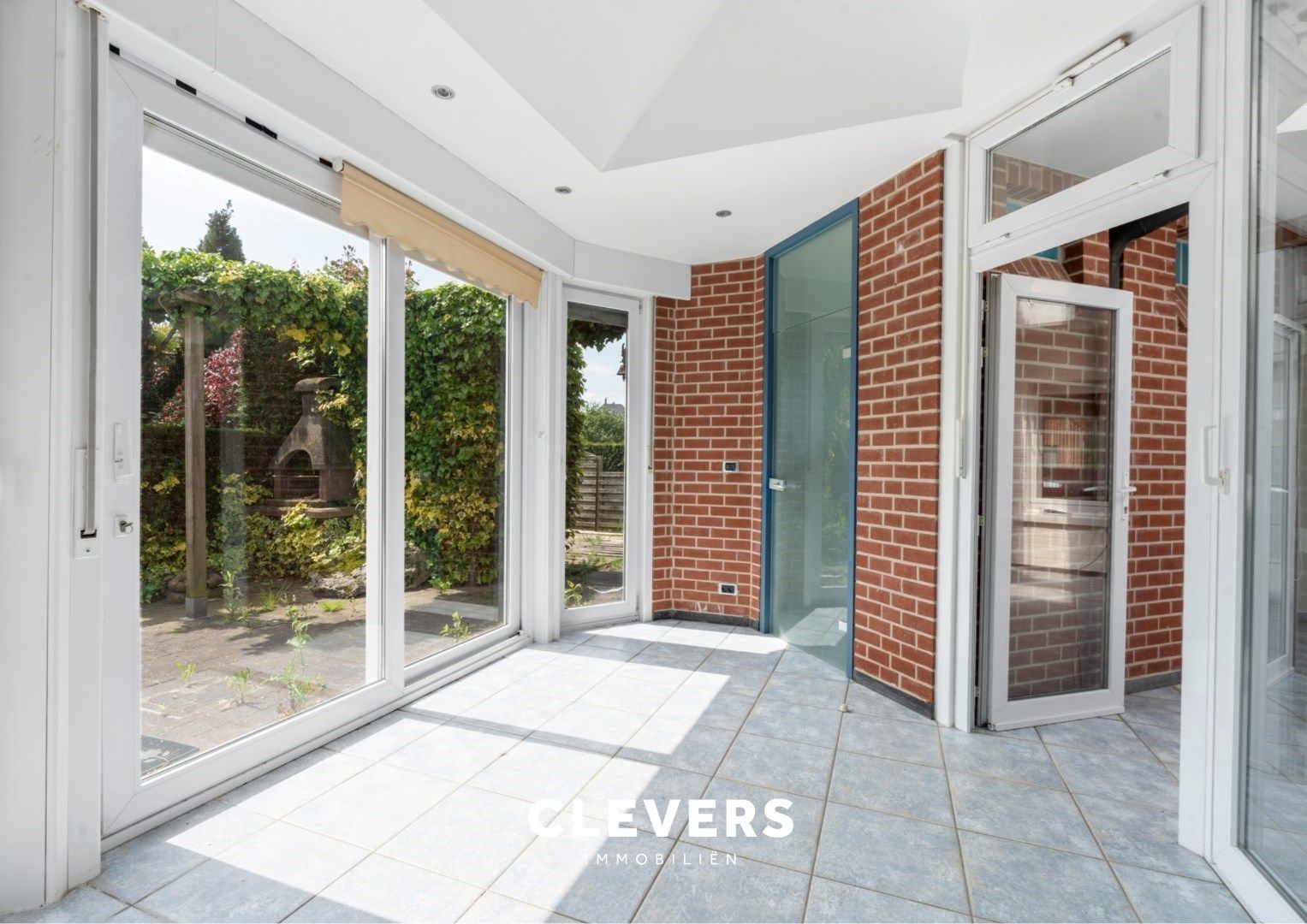 Open bebouwing met atelier in doodlopende straat foto 27