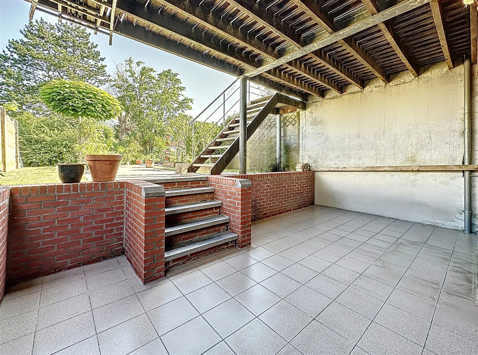 Lichtrijke, instapklare woning met ruime garage en fantastisch uitzicht in Kruibeke. foto 25