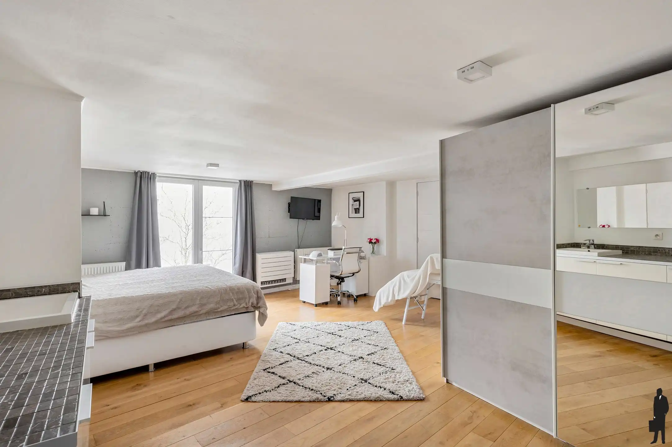 Zeer ruime en rustig gelegen met 3 slaapkamers en grote polyvalente ruimte. foto 10