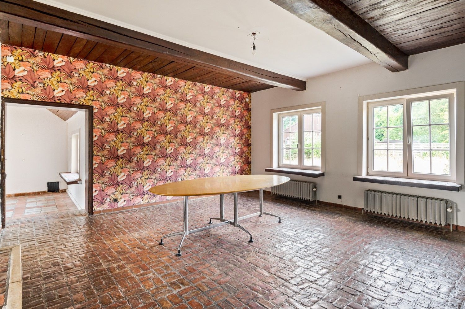 Polyvalent gebouw, appartement en magazijn te koop in Emblem! foto 5