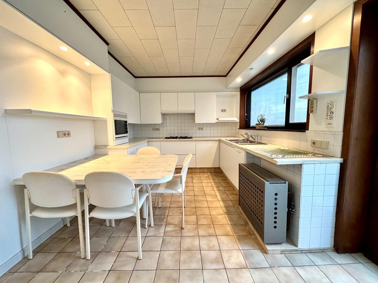 ALLEENSTAANDE VILLA MET 4 SLAAPKAMERS, GARAGE EN TUIN foto 10