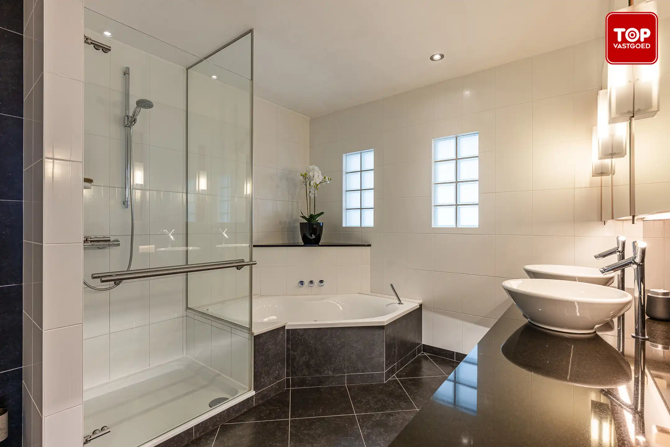 Instapklare woning in een doodlopende straat nabij de Bourgoyen foto 14