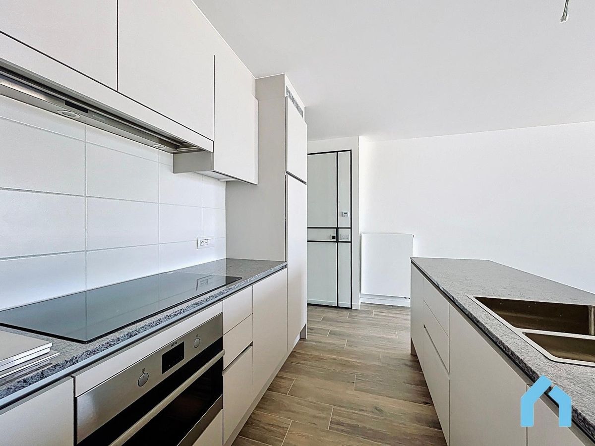 High-end nieuwbouwappartement op de tweede verdieping met adembenemend zeezicht te koop foto 8