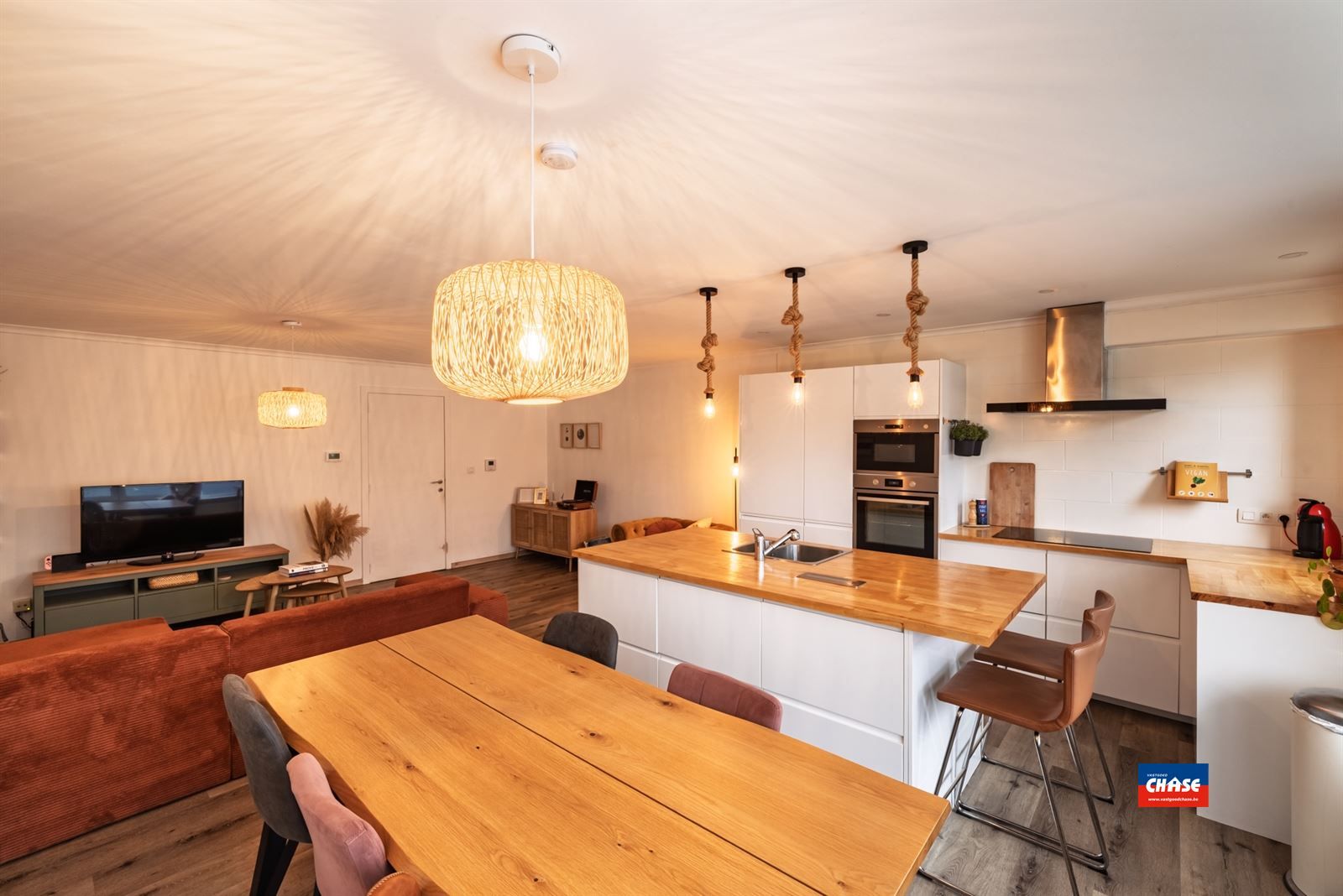 Appartement met twee slaapkamers en tuin foto {{pictureIndex}}