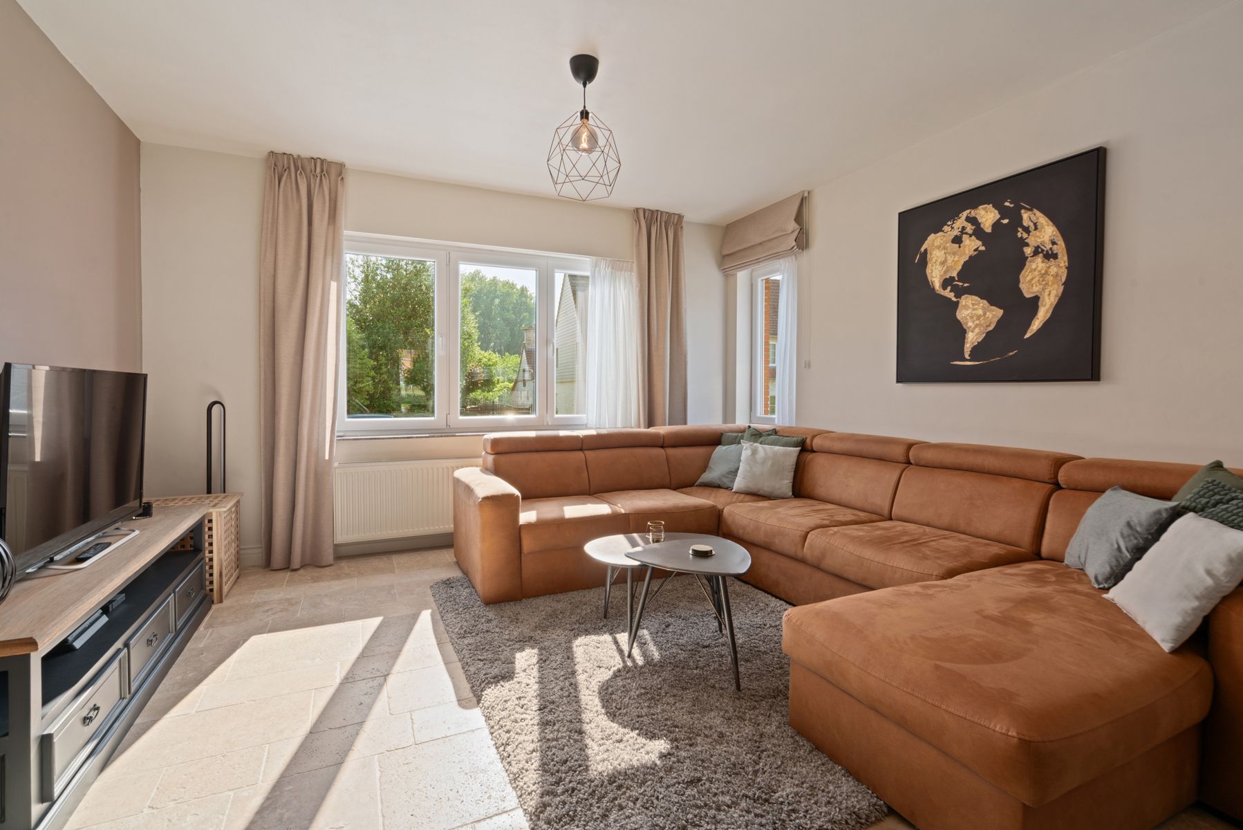 Instapklare halfopen bebouwing  met 3 slaapkamers op 1324 m² foto 3