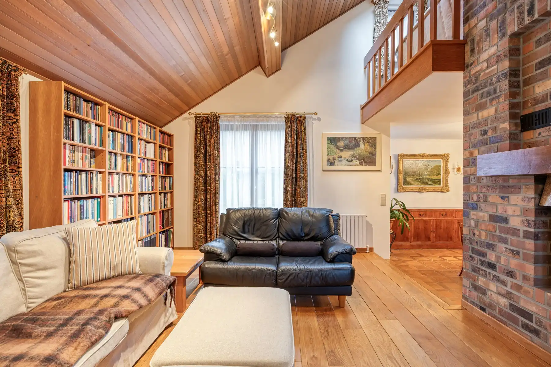 Cosy gezinswoning met 4 slaapkamers, garage en tuin - NATO op 10 min. foto 6