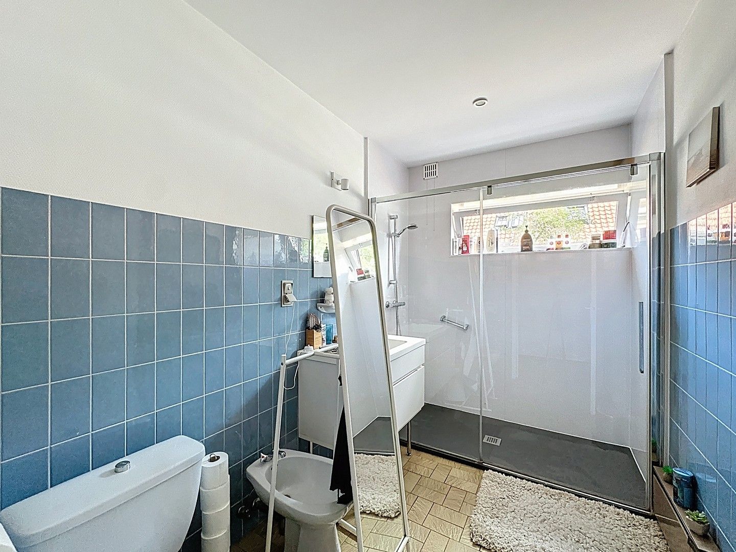 Welgelegen alleenstaande villa-bungalow met tuin. foto 9