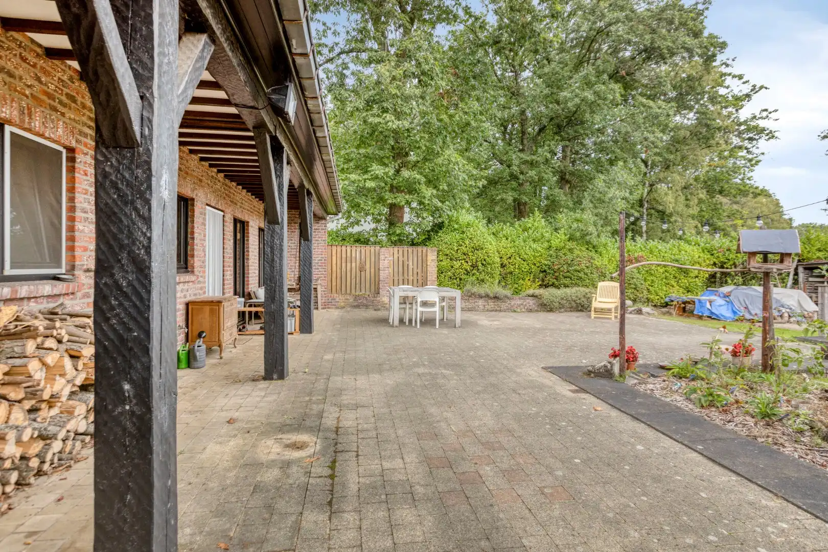 Ruime woning met 5 slpks gelegen op een rustige locatie met een vlotte verbinding naar de omliggende gemeenten !  foto 38