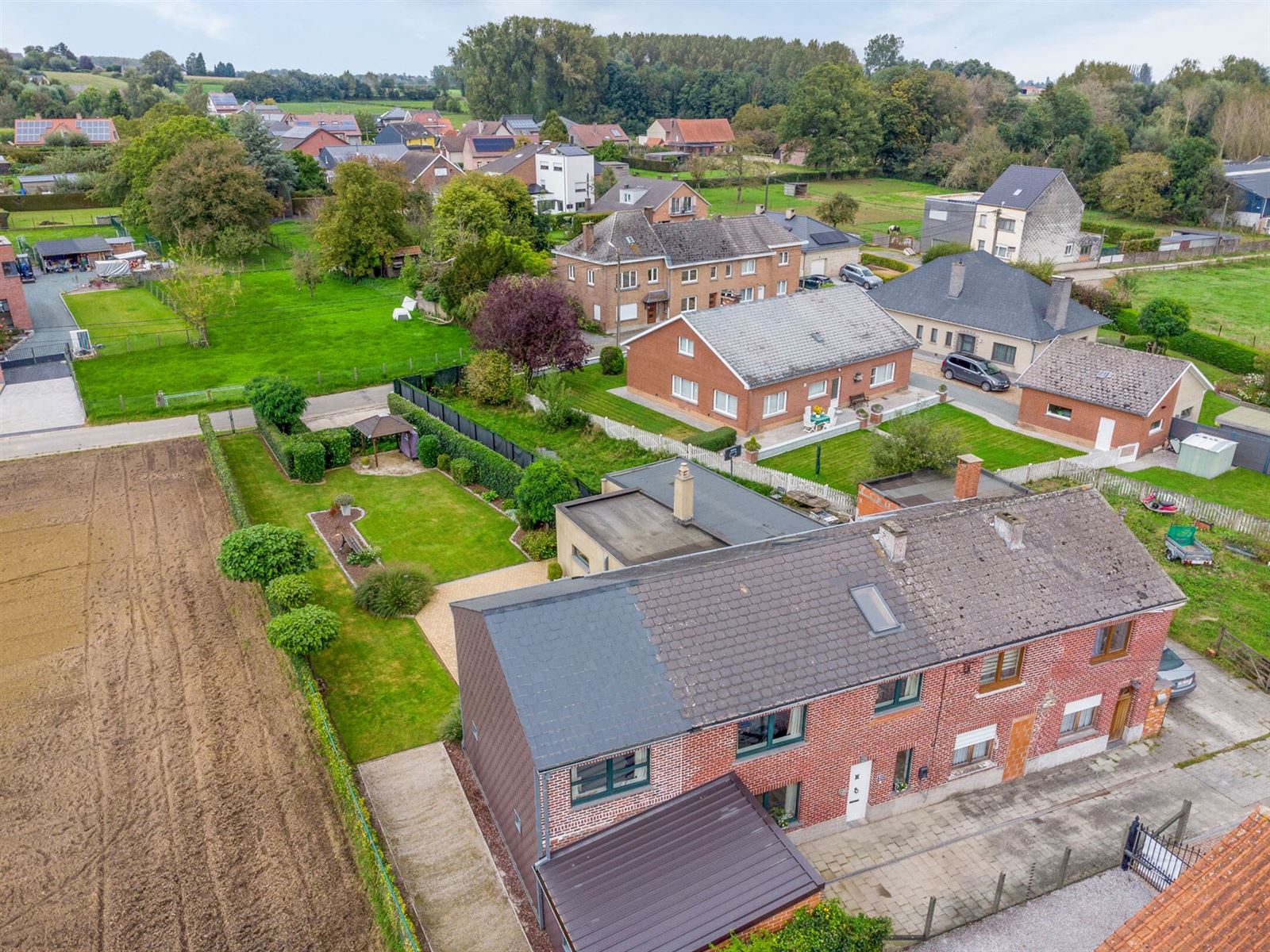 Rustig gelegen 3-gevel met 3 slaapkamers, tuin en garage foto 3