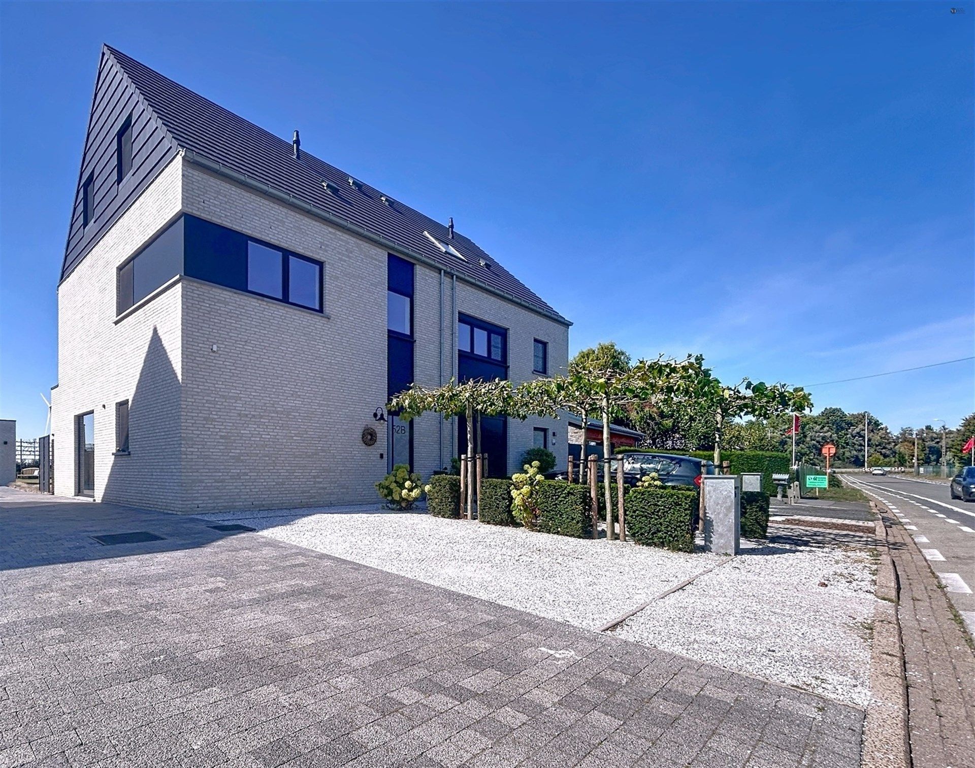 Half open bebouwing met 4 slaapkamers en ruime garage op perceel van 518m² foto 27