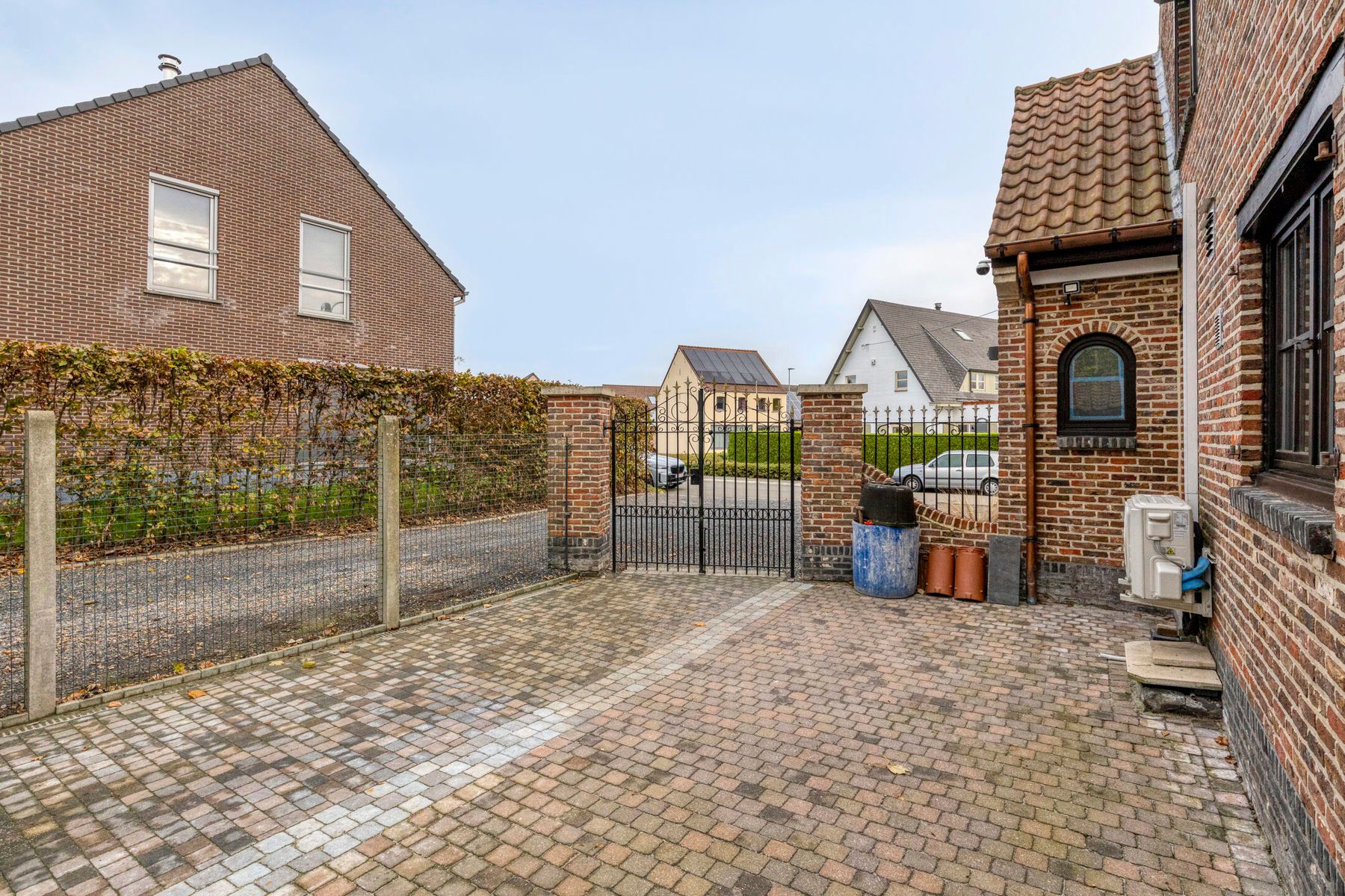 Ruime Villa te Hombeek foto 19