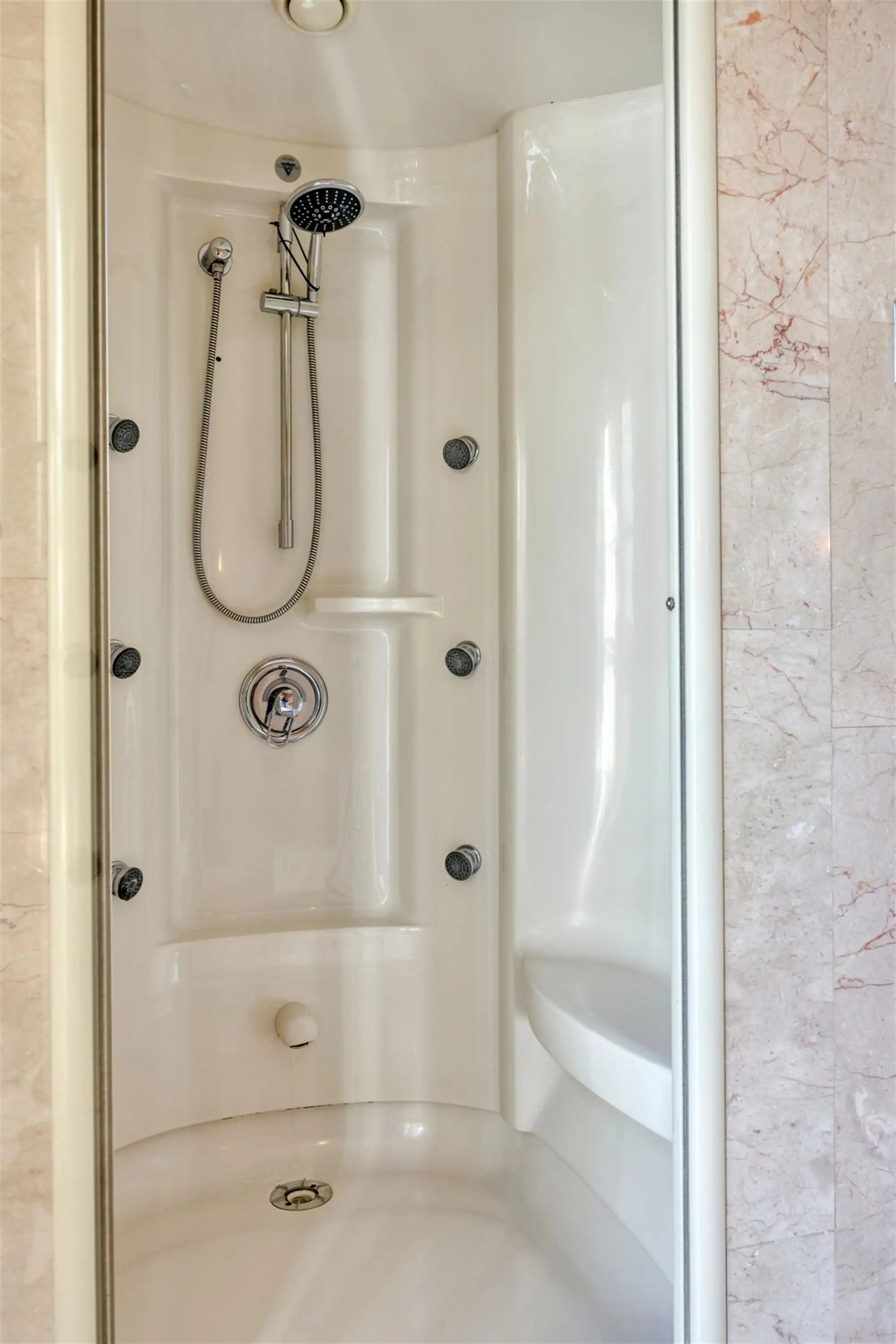 Instapklare tijdloze villa met 5 slpks op ca. 2000 m² foto 32