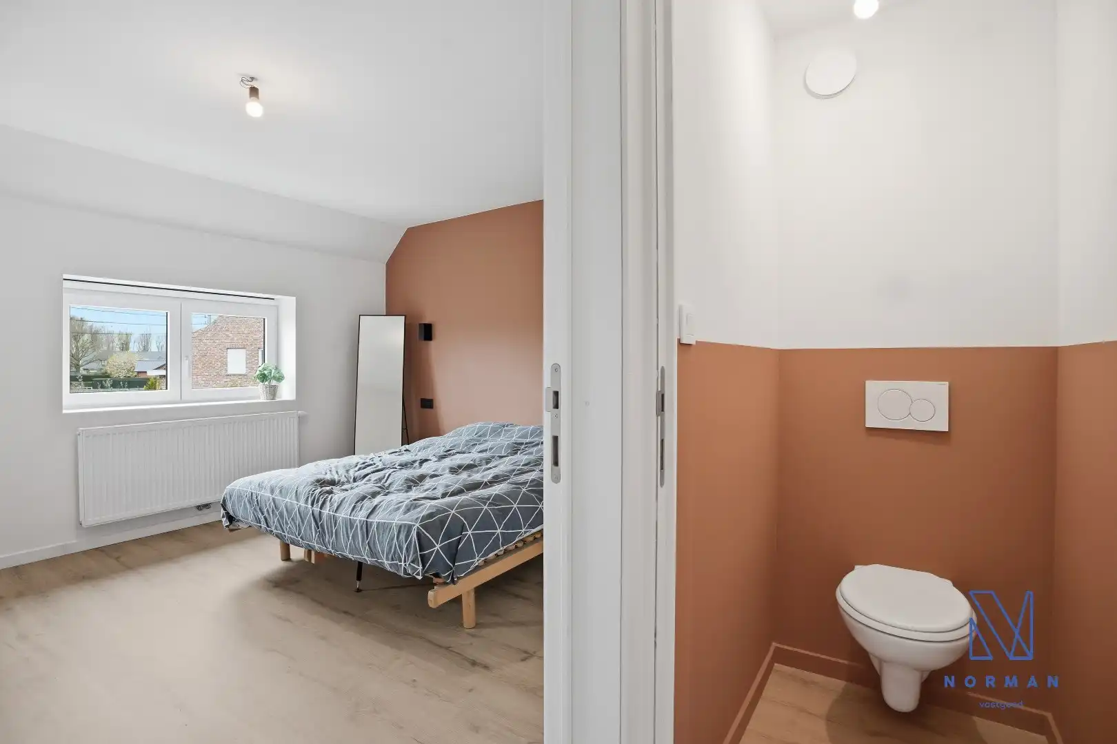 Instapklare, volledig gerenoveerde woning te koop met EPC A, uitgerust met zonnepanelen, drie slaapkamers en een aangelegde tuin. foto 22