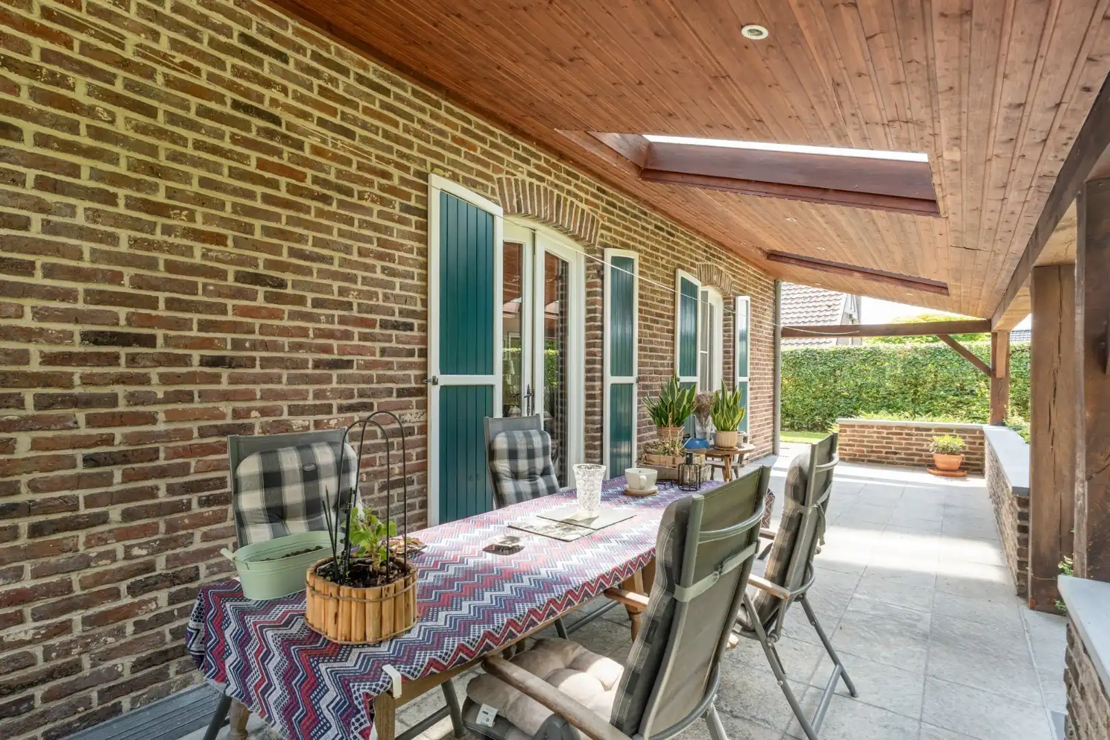 Ruim, karaktervol landhuis met parkachtige tuin op perceel van 16a29ca. foto 11