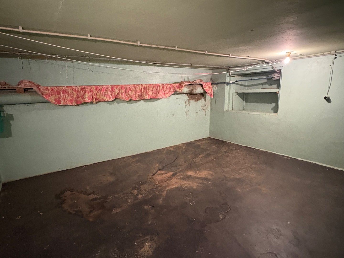 Te renoveren woning met 4 slaapkamers, tuin, uitweg en garage te koop in Harelbeke foto 10