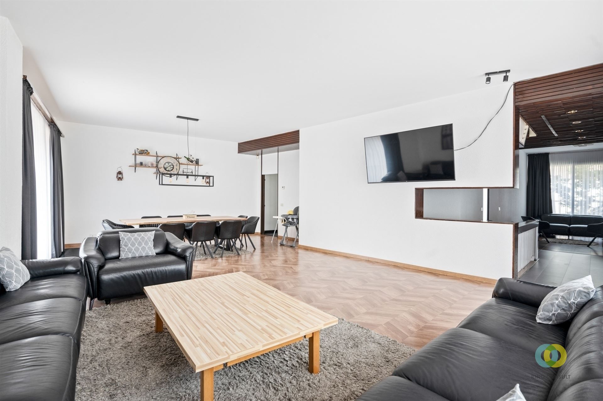 Buitengewoonhuis met kantoorruimte foto 4