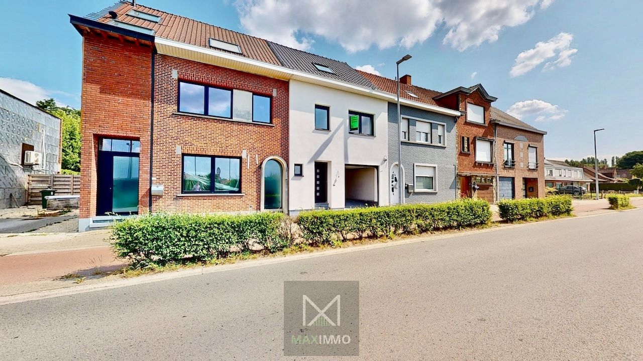 🏡 Volledig gerenoveerde gezinswoning met 4 slaapkamers & zonnige tuin foto {{pictureIndex}}