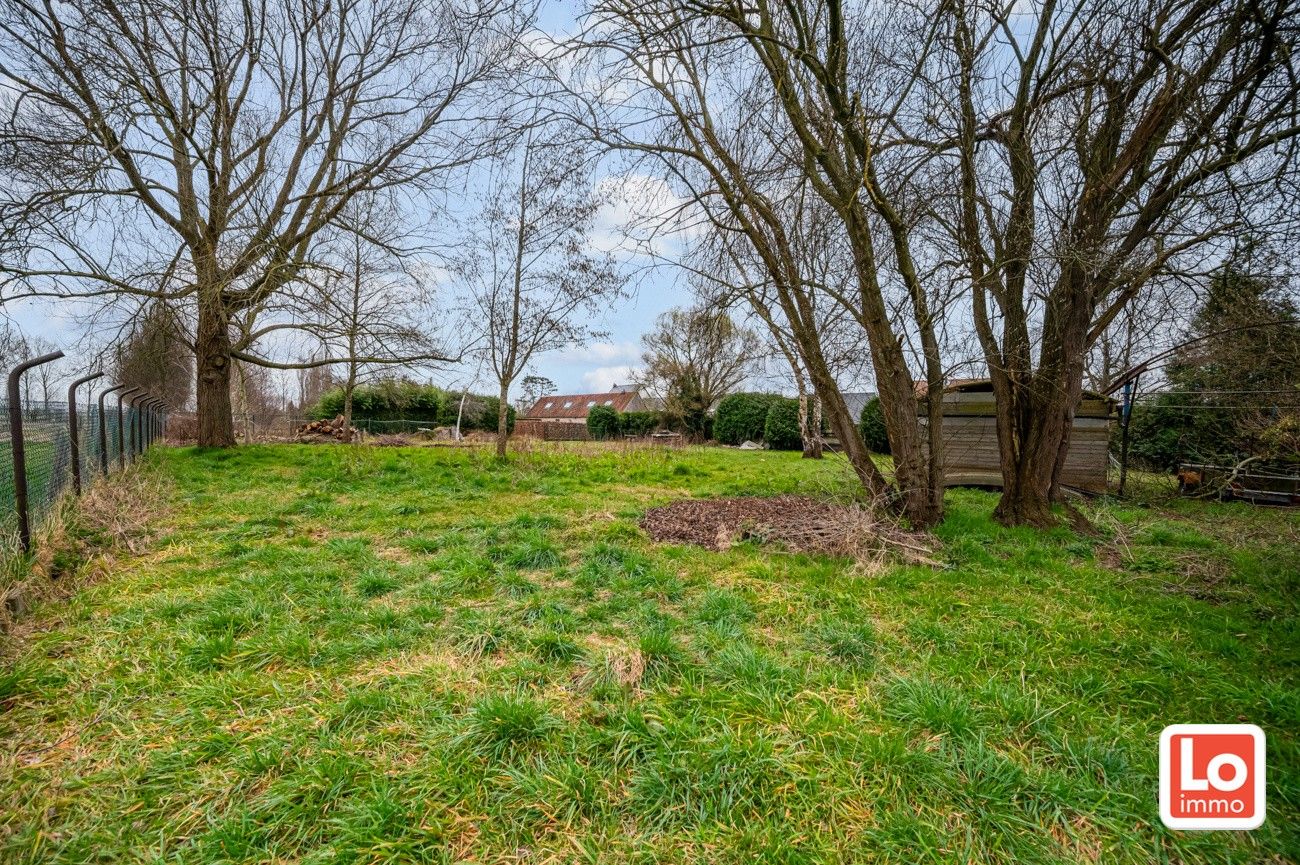 VERKOCHT!! Ruime alleenstaande volledig te renoveren woning met afzonderlijke garage op een makkelijk bereikbare locatie in Desteldonk. foto 5