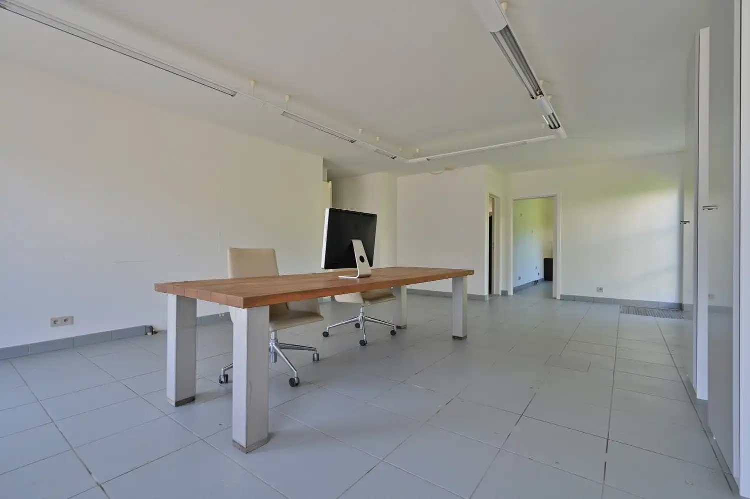 Exclusieve, gerenoveerde villa op toplocatie in residentieel Neerharen foto 18