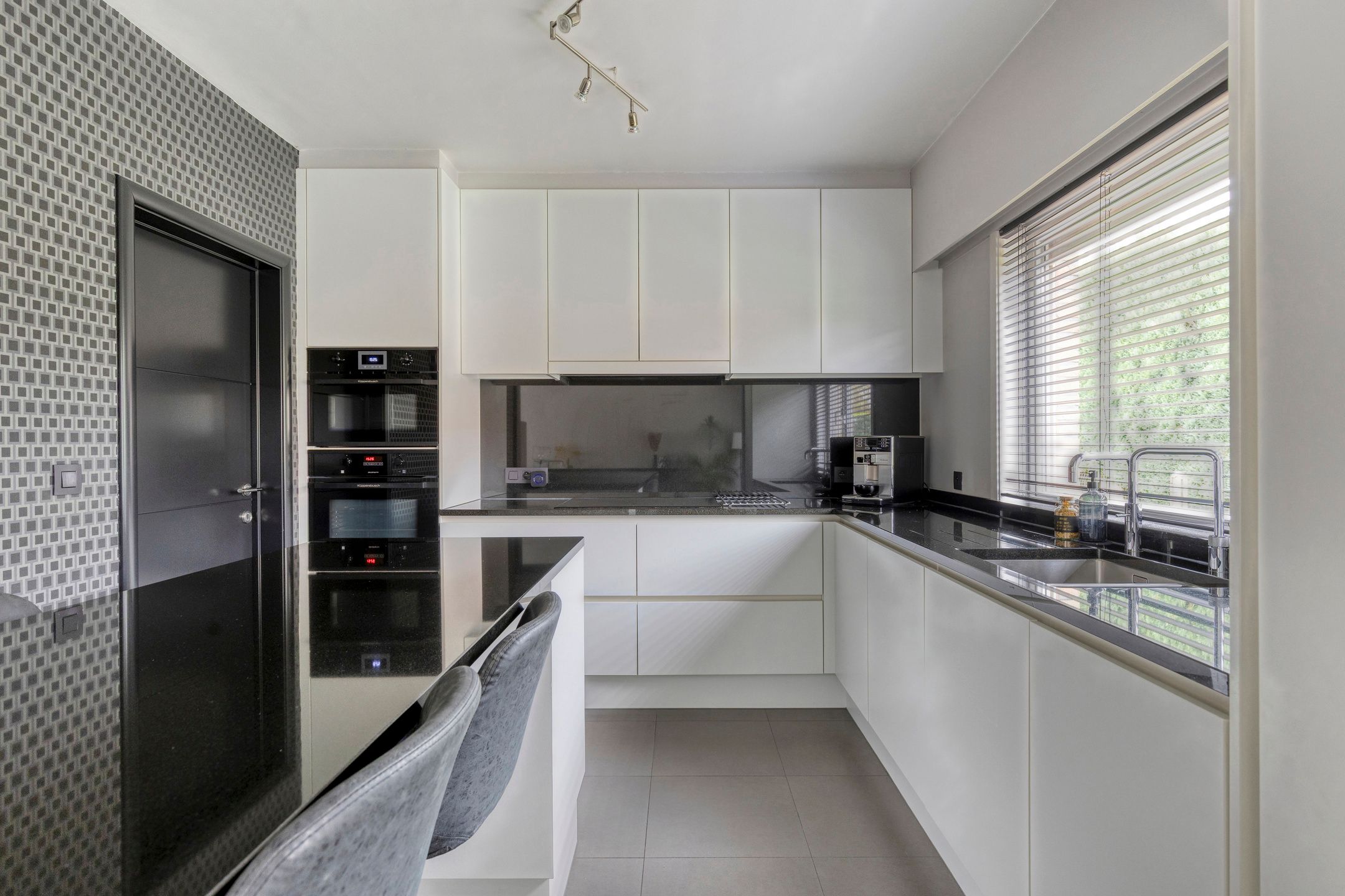 Volledig gerenoveerde woning foto 5
