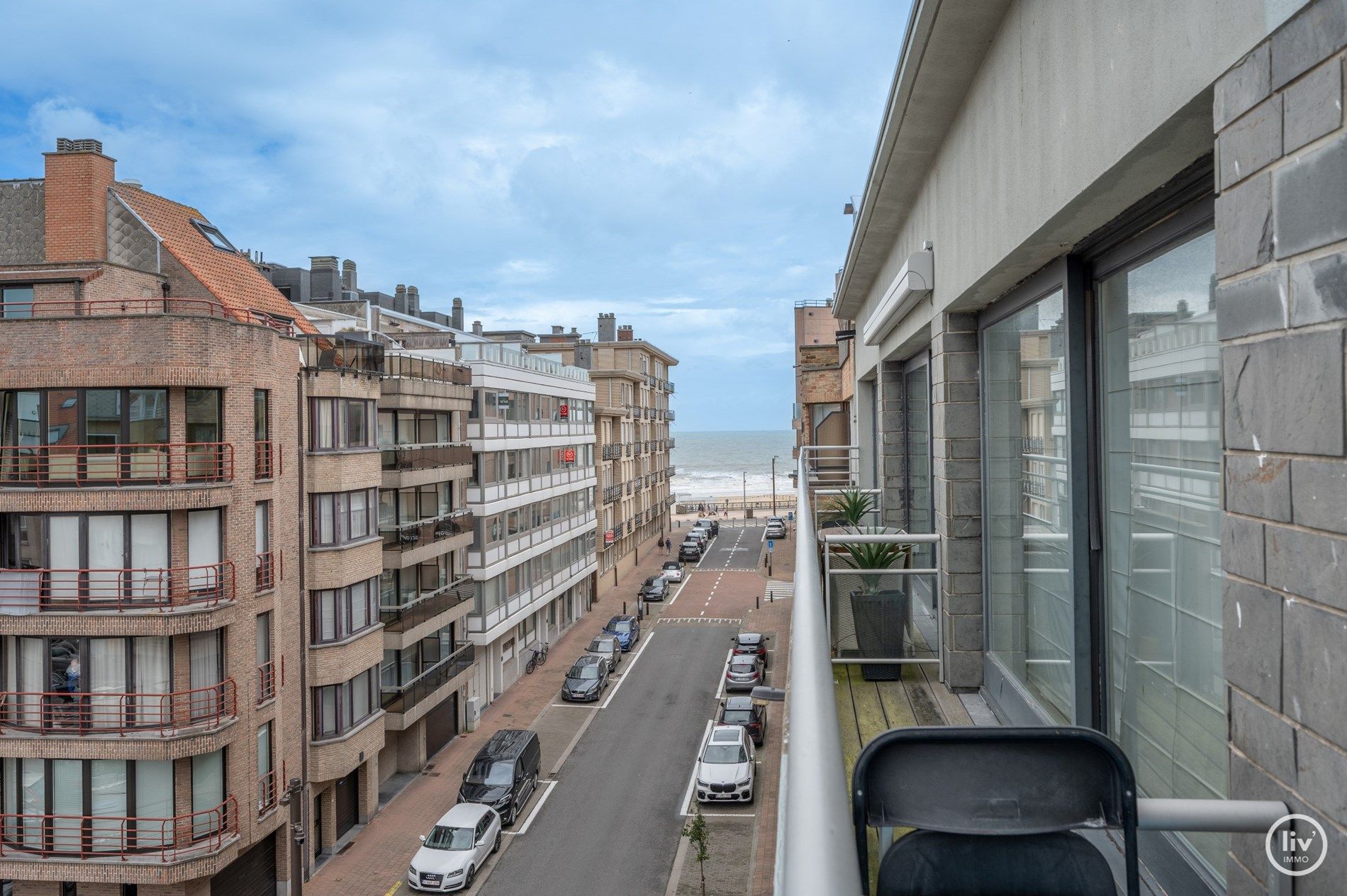 Zuidgerichte studio met zijdelings zeezicht op 50m wandelafstand van de zeedijk Albertstrand  foto 1