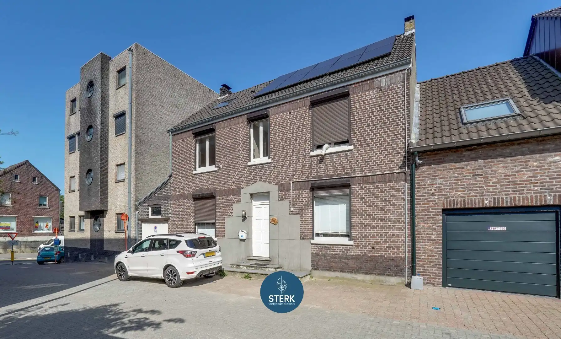 RUIME GEZINSWONING MET 7 SLPKS + 2 BADKAMERS NABIJ DE NEDERLANDSE GRENS !   foto 24