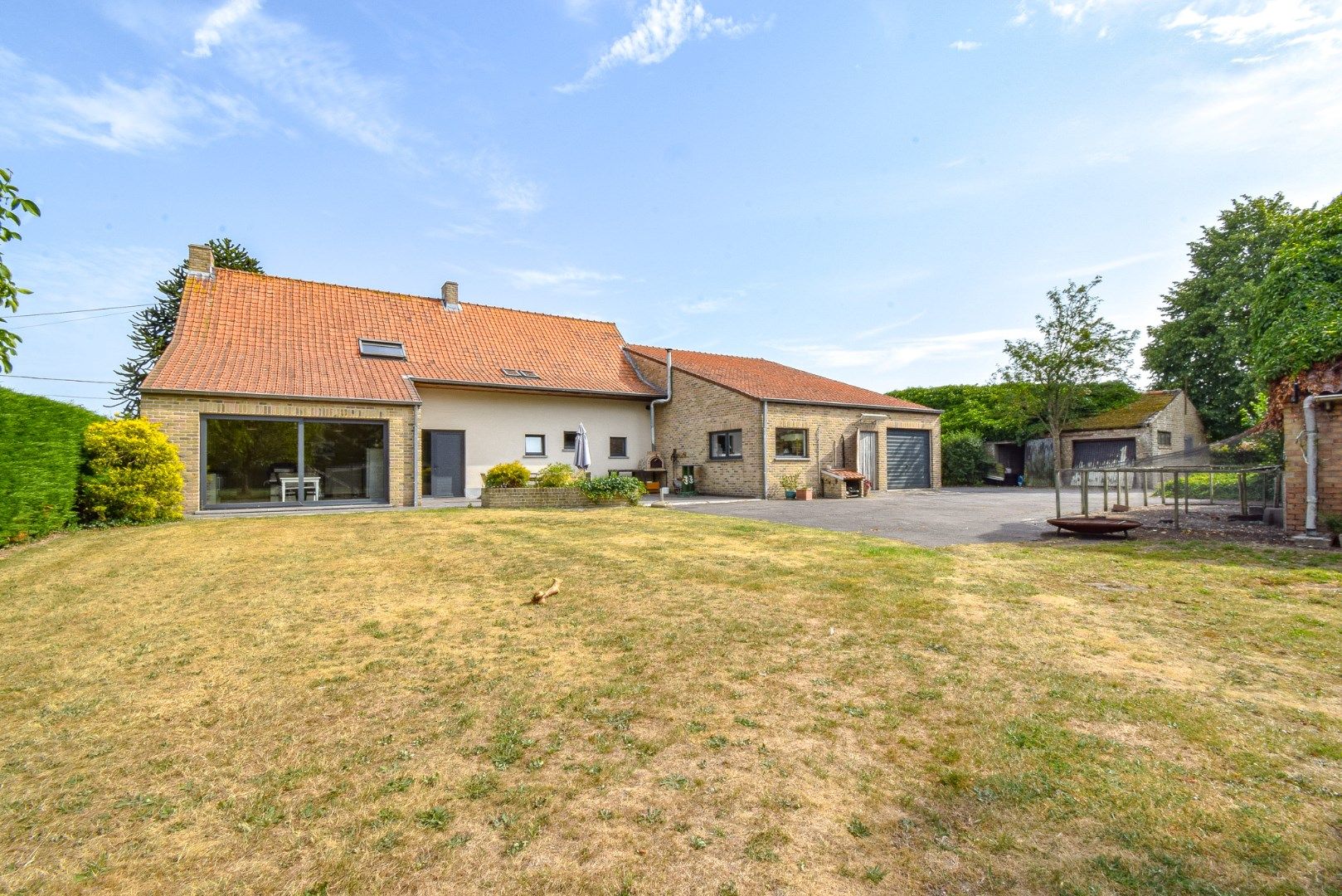 Instapklare woning met ruim handelspand op landelijke ligging te Koekelare foto 24