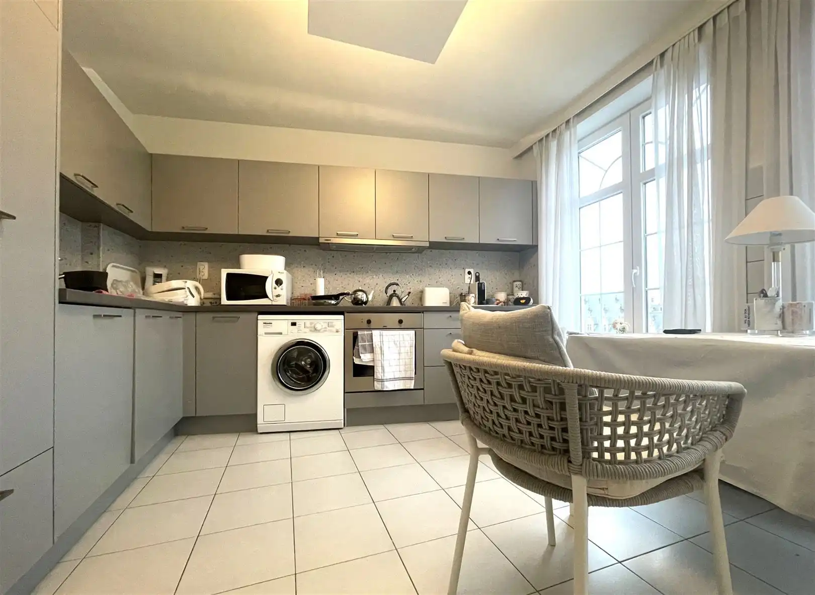 Ruim appartement met zicht op Grote Markt foto 6