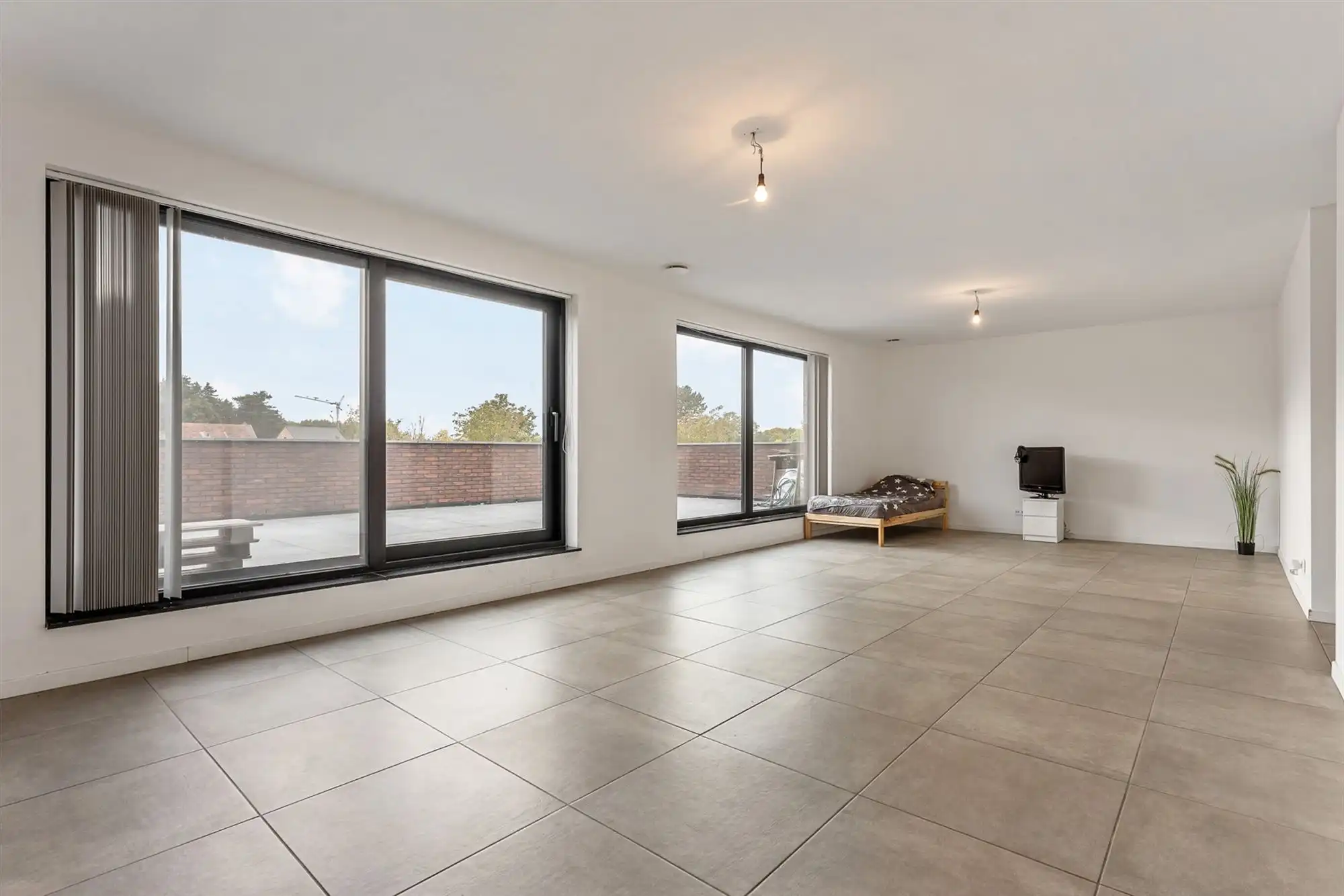 RUIM RECENT APPARTEMENT (2023) MET 2 SLAAPKAMERS TE KORSPEL foto 3