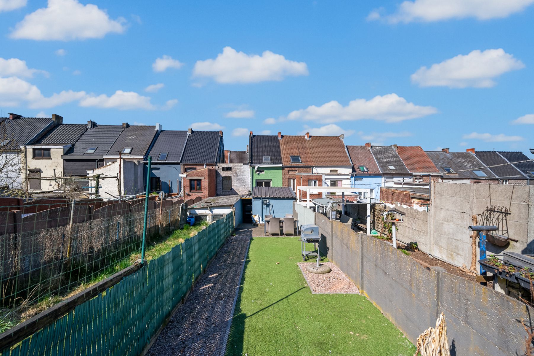 Vernieuwde eengezinswoning met garage en aangelegde tuin foto 11