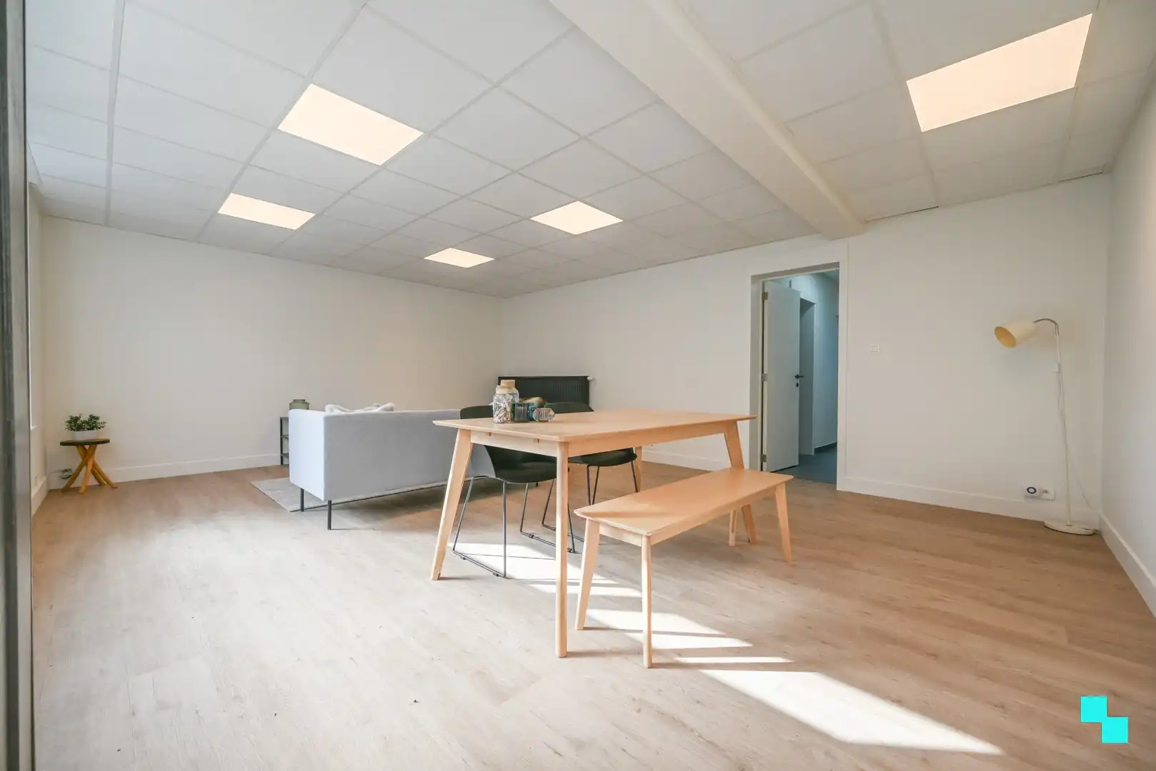 Gerenoveerde woning nabij centrum Izegem foto 6