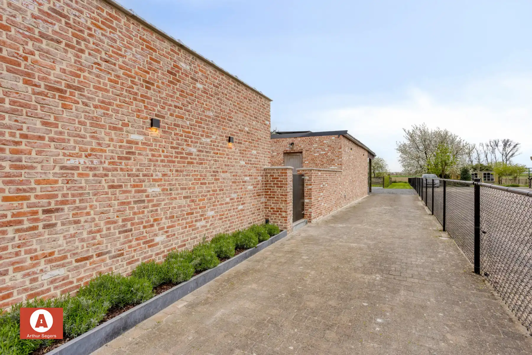 Energiezuinige gezinswoning mét atelier (40 m²) in Peizegem. foto 2