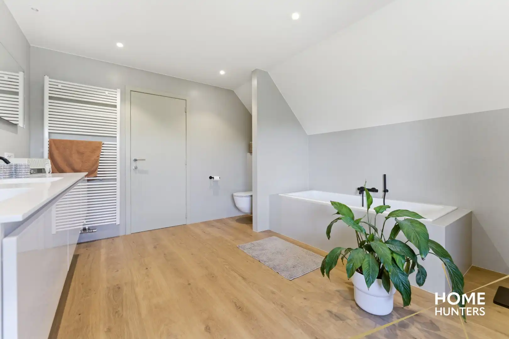 luxe villa met 4 slaapkamers, ruime tuin en een dubbele garage op een rustige locatie te Ieper foto 25