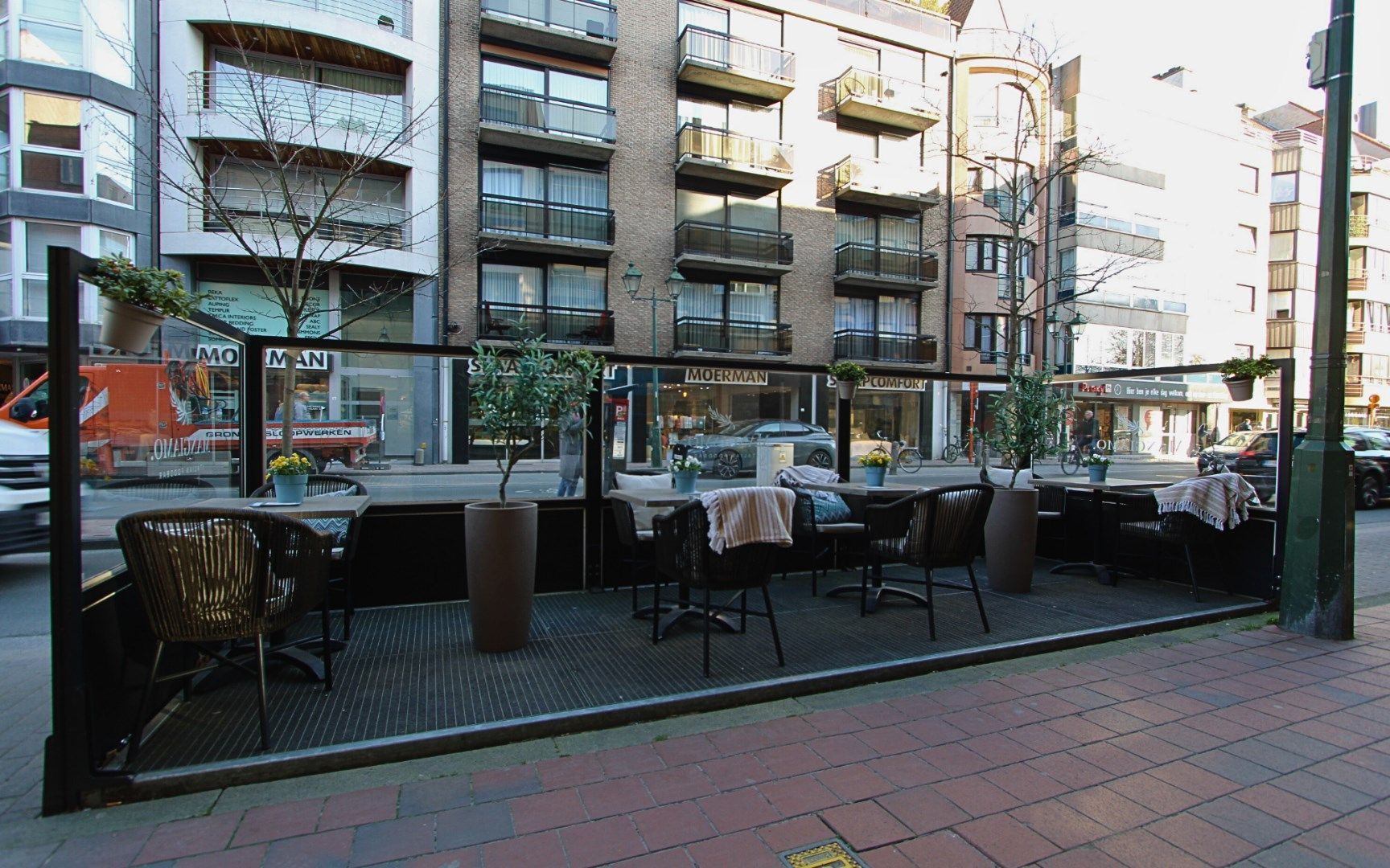 Instapklaar restaurant over te nemen Lippenslaan 17 foto 6