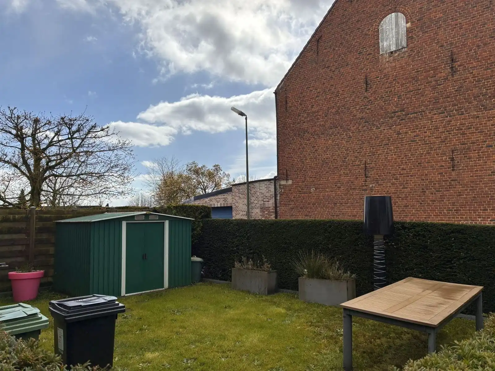 Ruim appartement, twee slaapkamers en tuin foto 13