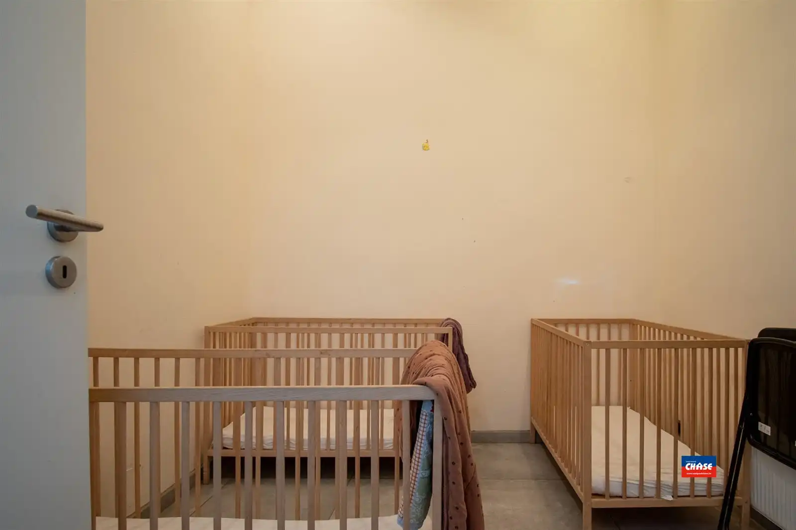 Ruime tweewoonst met mogelijk 9 slaapkamers en tuin foto 10