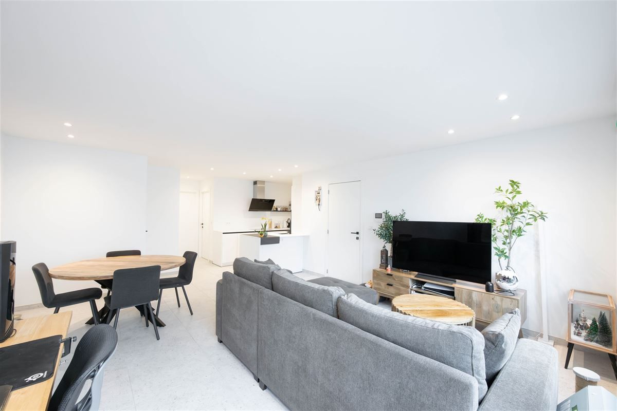 Gerenoveerd appartement op een toplocatie in Kortrijk foto 2