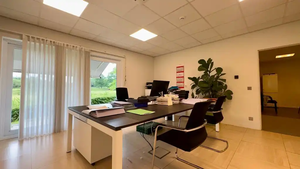 Gelijkvloers kantoor te huur op zichtlocatie langs N9 in Melle foto 11