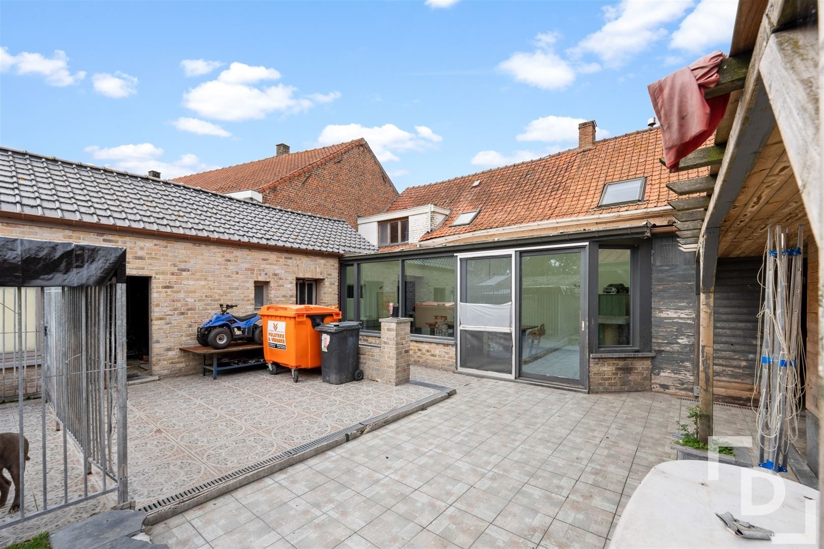 Gezinswoning met ruime tuin in hartje Krombeke! foto 19